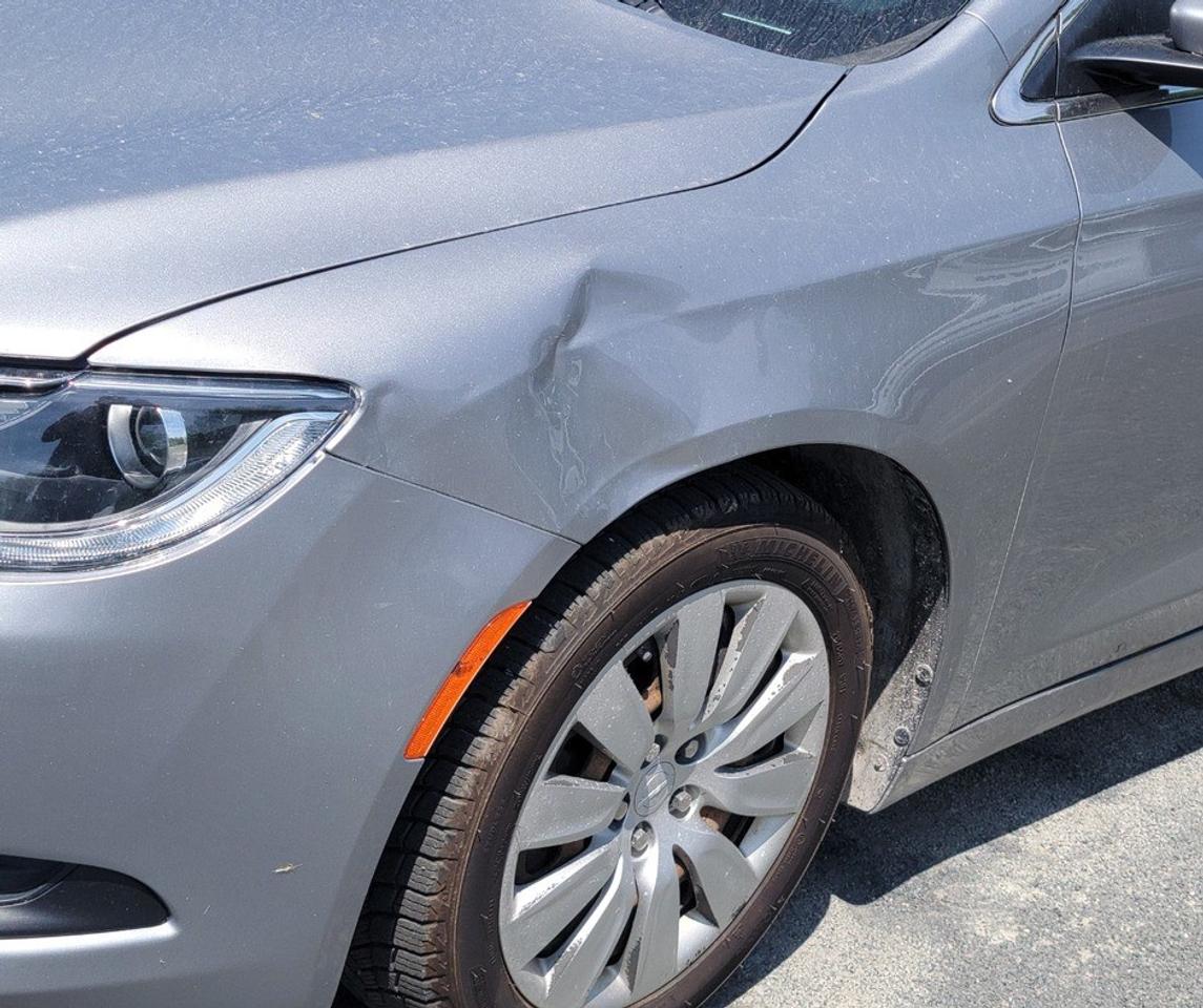 2016 Chrysler 200 4dr Sdn LX FWD Photo3