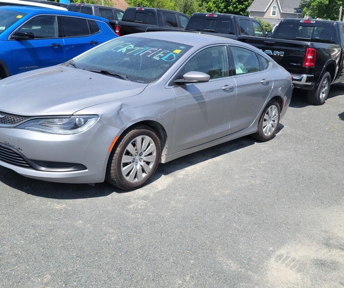2016 Chrysler 200 4dr Sdn LX FWD Photo