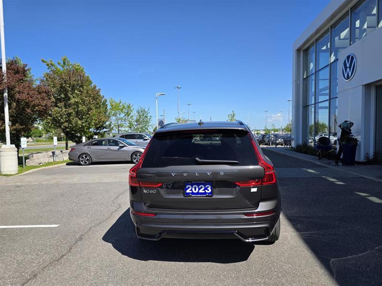 2023 Volvo XC60 Recharge Ultimate - Dark W/Winter wheel pkg Photo2