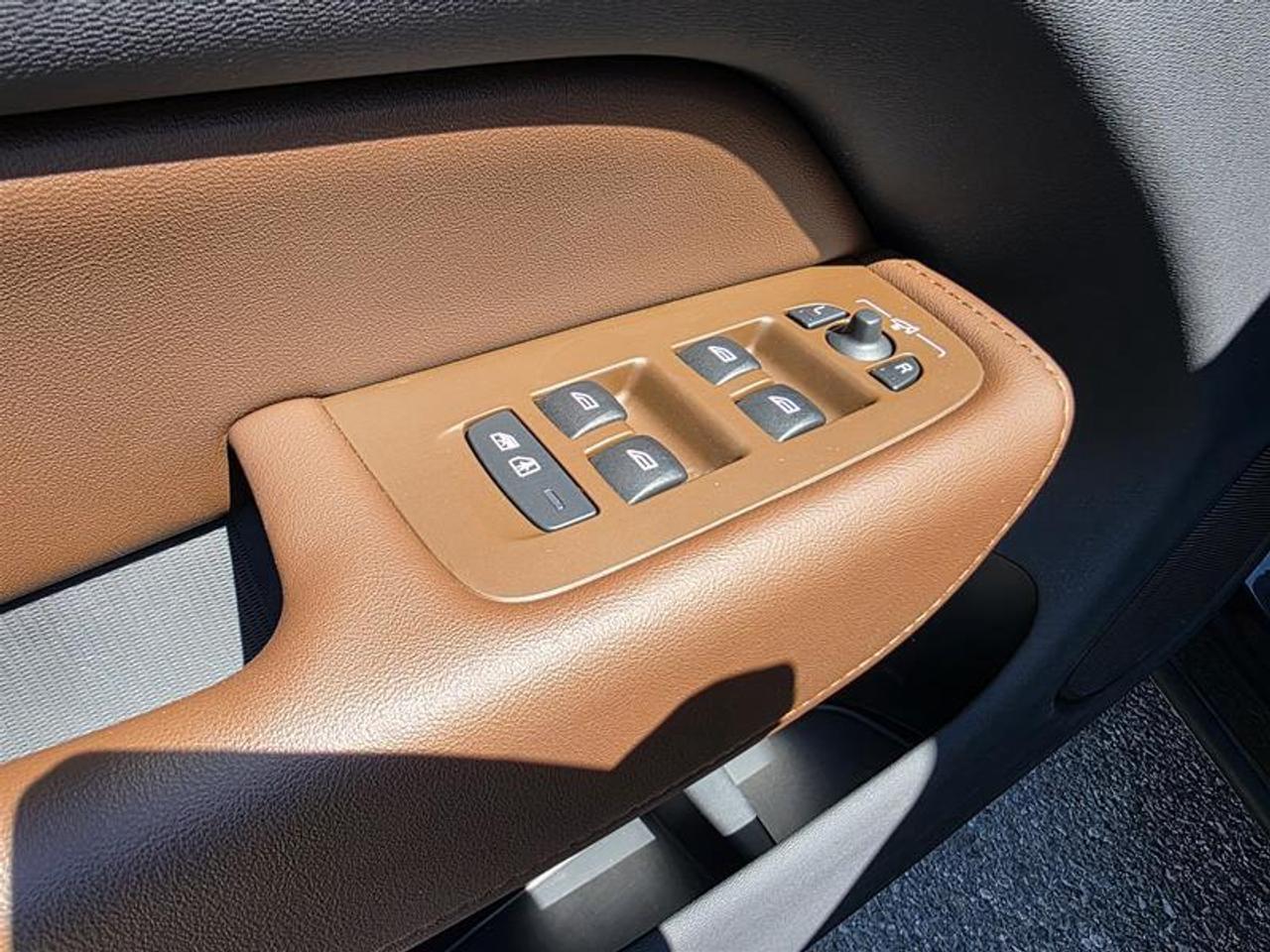 2023 Volvo XC60 Recharge Ultimate - Dark W/Winter wheel pkg Photo