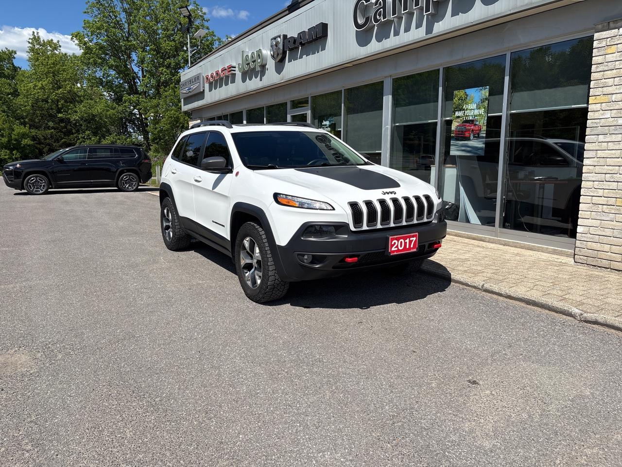 2017 Jeep Cherokee L PLUS PKG Photo2