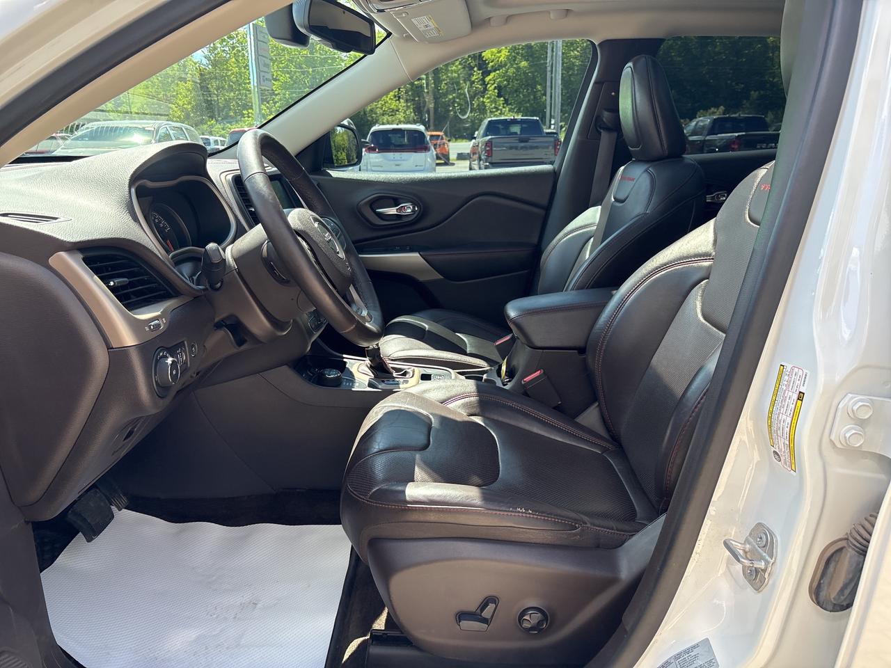 2017 Jeep Cherokee L PLUS PKG Photo