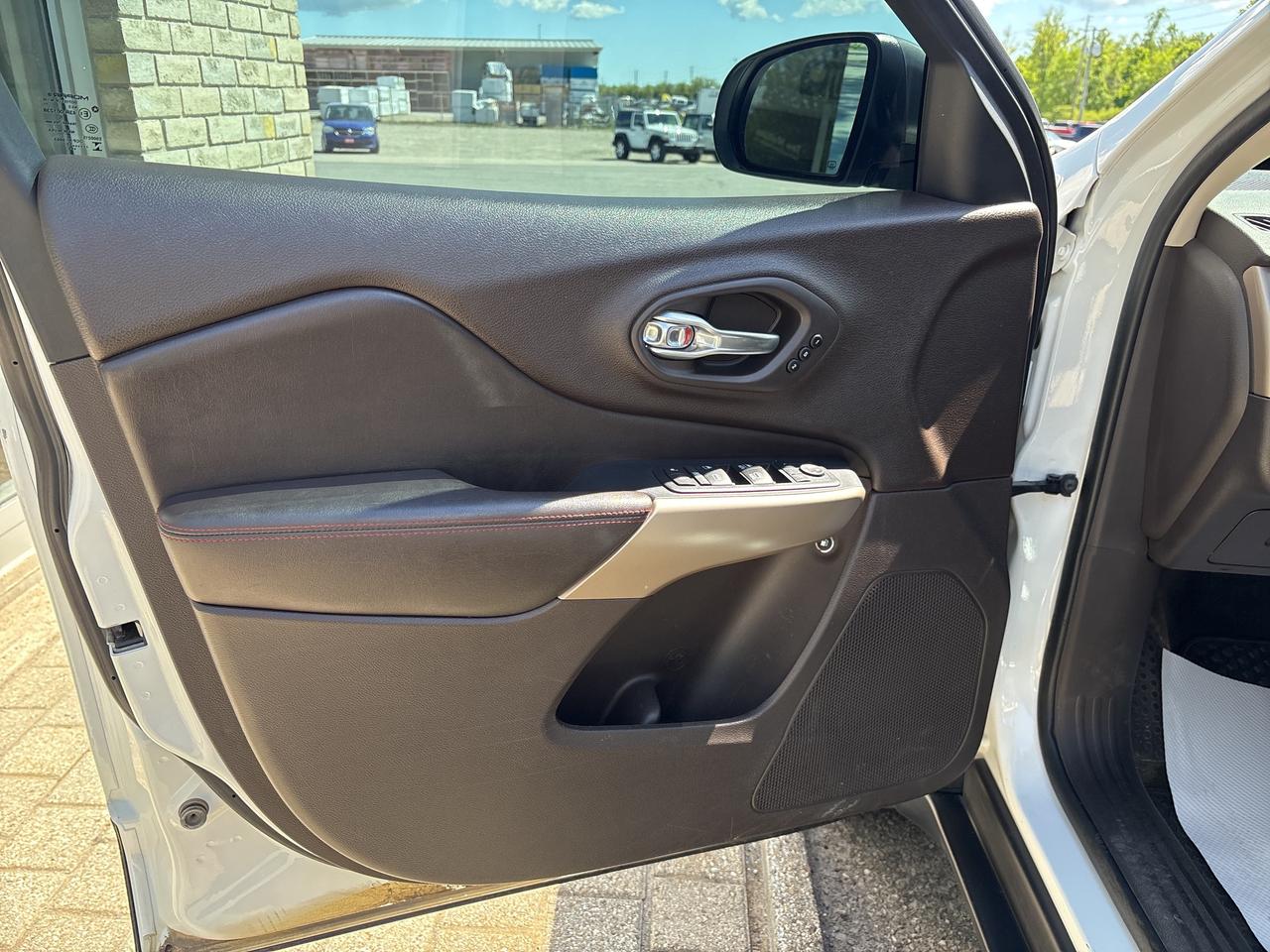 2017 Jeep Cherokee L PLUS PKG Photo