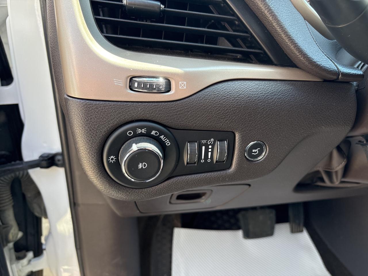 2017 Jeep Cherokee L PLUS PKG Photo