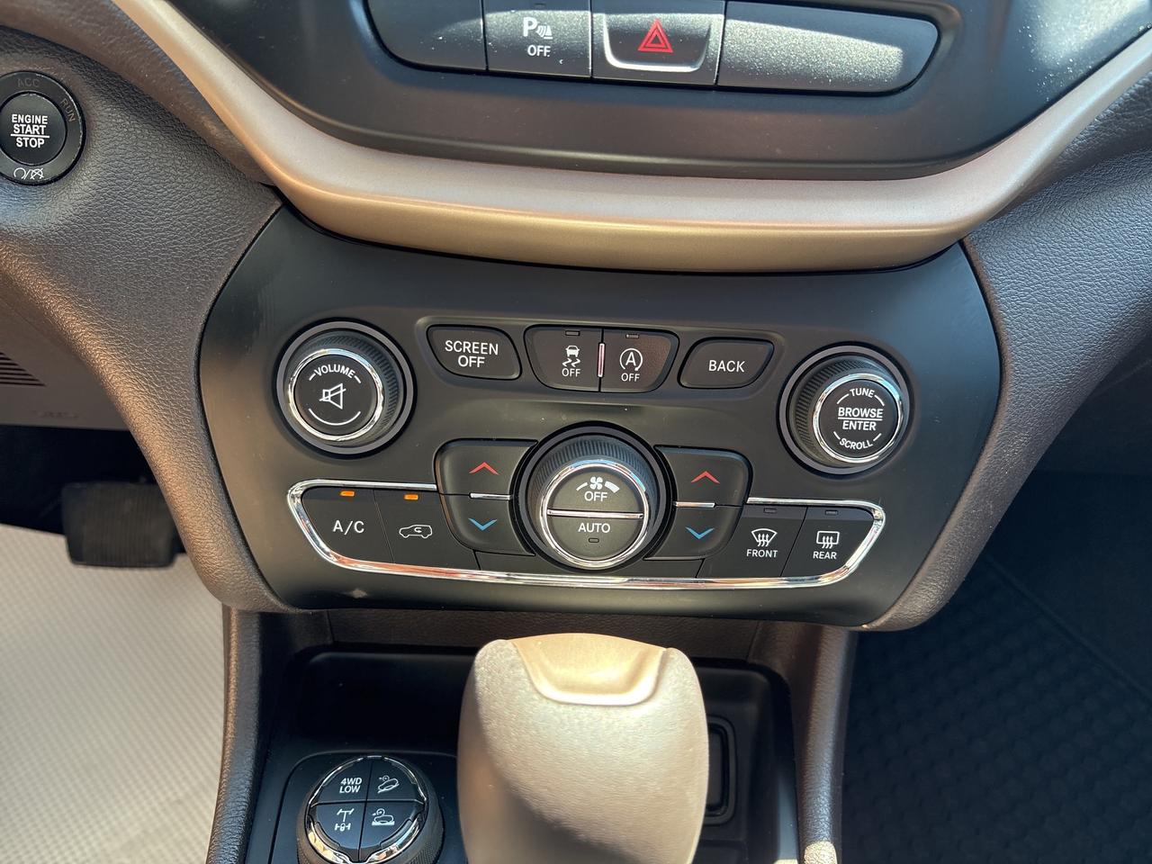 2017 Jeep Cherokee L PLUS PKG Photo