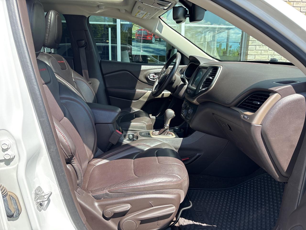2017 Jeep Cherokee L PLUS PKG Photo