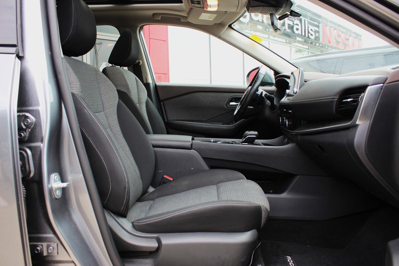 2021 Nissan Rogue SV Photo