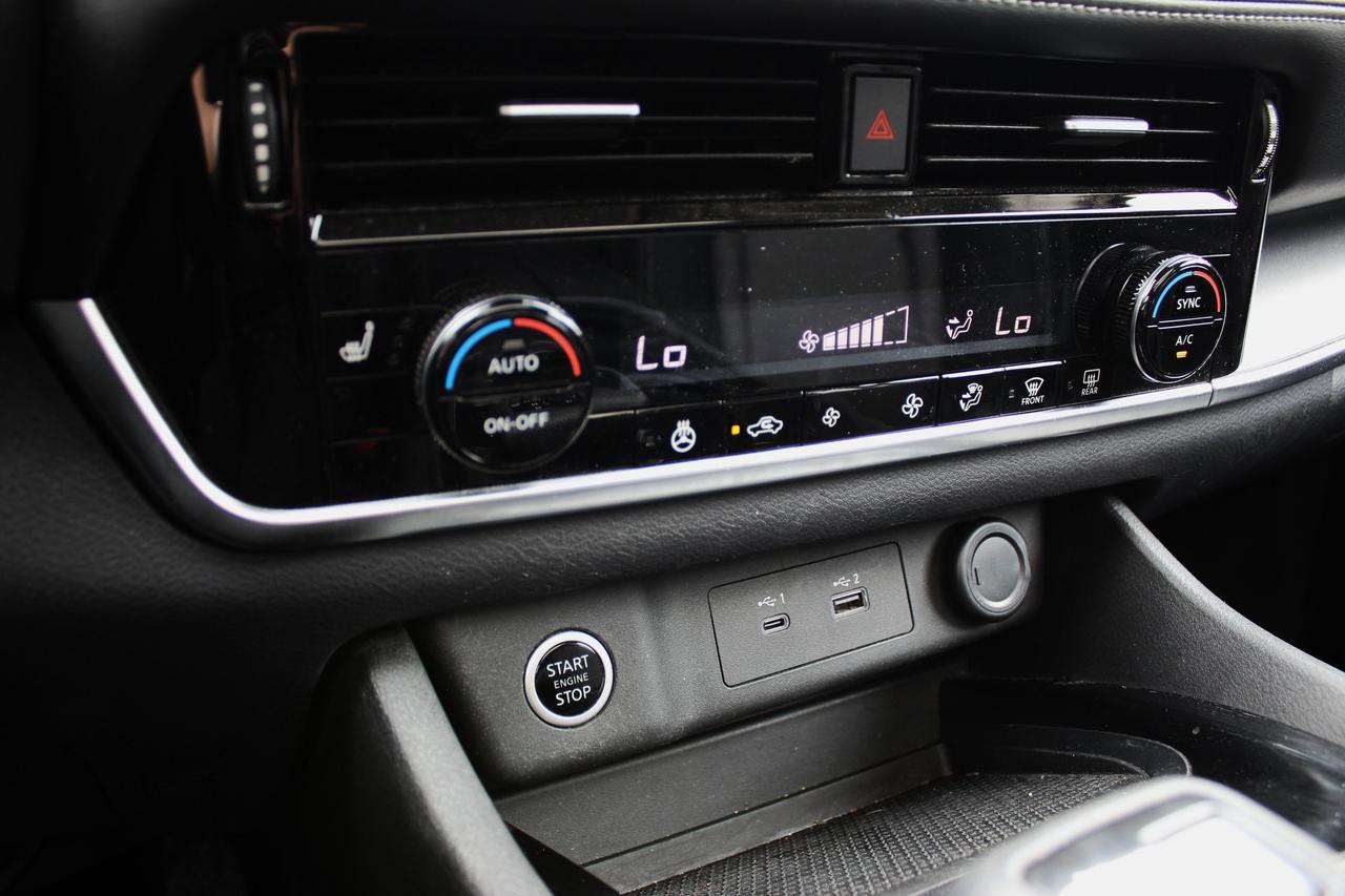 2021 Nissan Rogue SV Photo