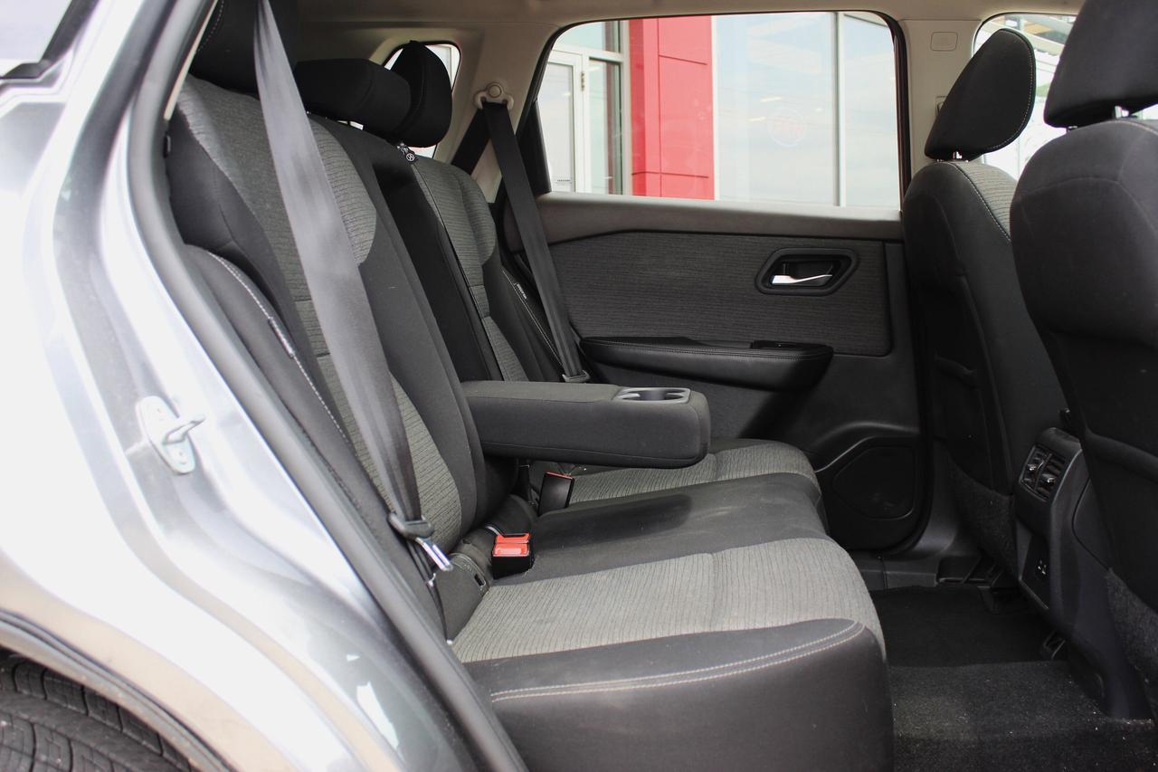 2021 Nissan Rogue SV Photo