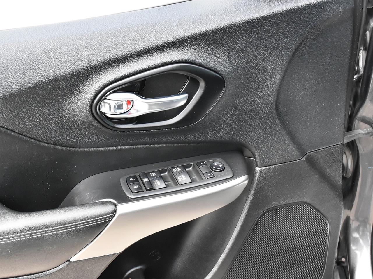 2021 Jeep Cherokee Altitude Photo