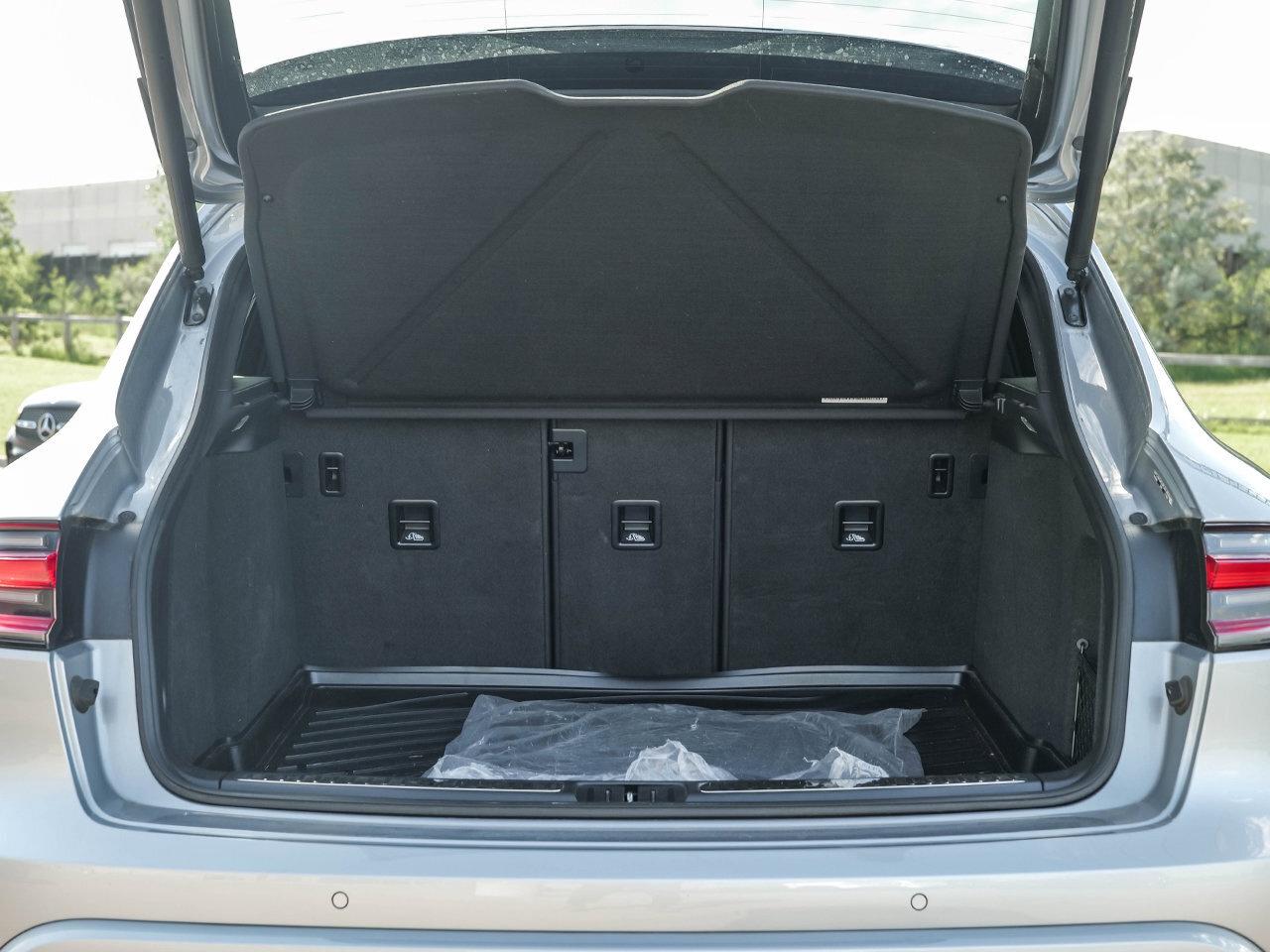 2023 Porsche Macan Premium Plus Package   Panoramic Roof System Photo