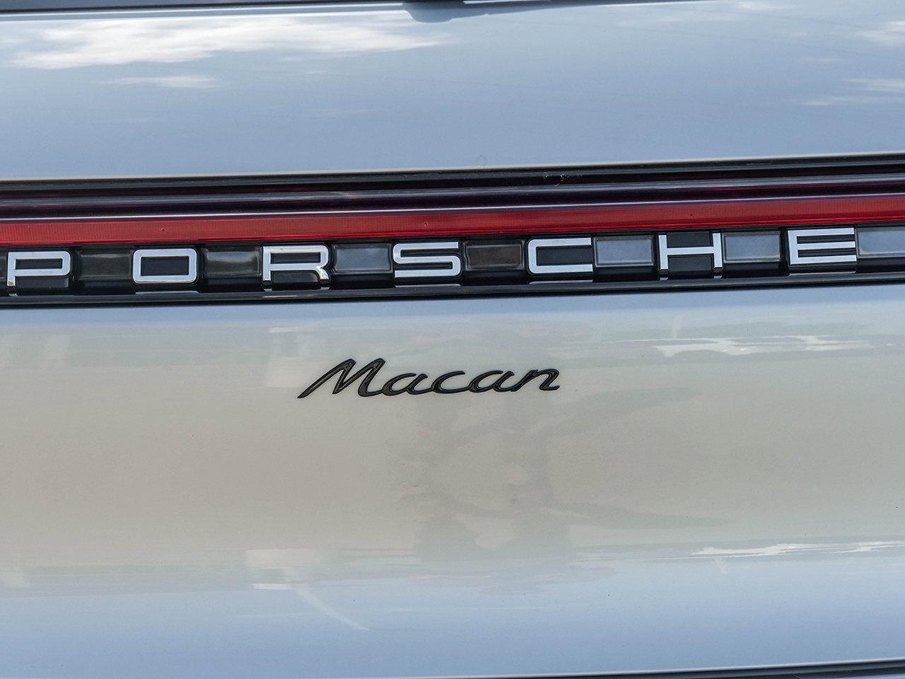 2023 Porsche Macan Premium Plus Package   Panoramic Roof System Photo