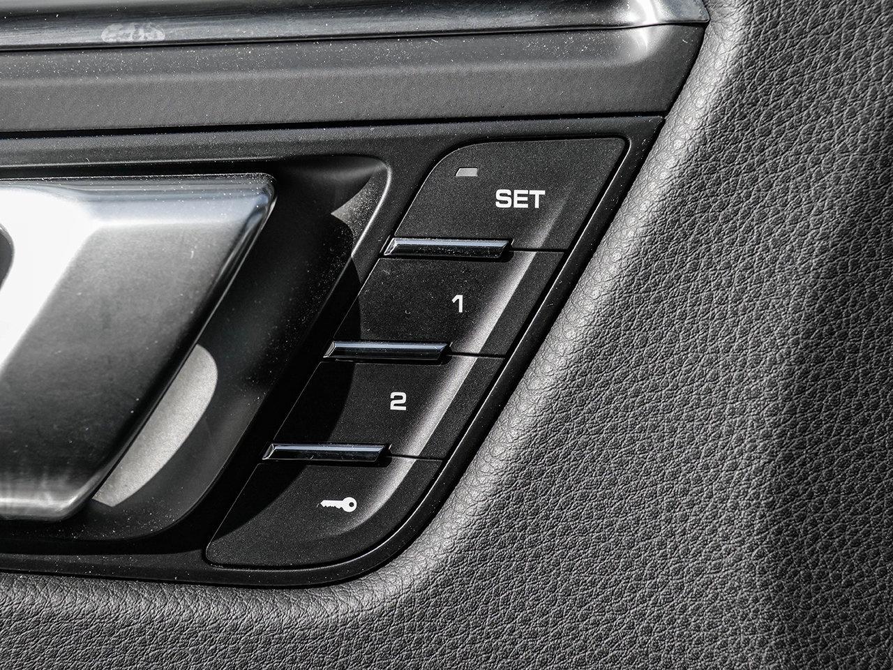 2023 Porsche Macan Premium Plus Package   Panoramic Roof System Photo