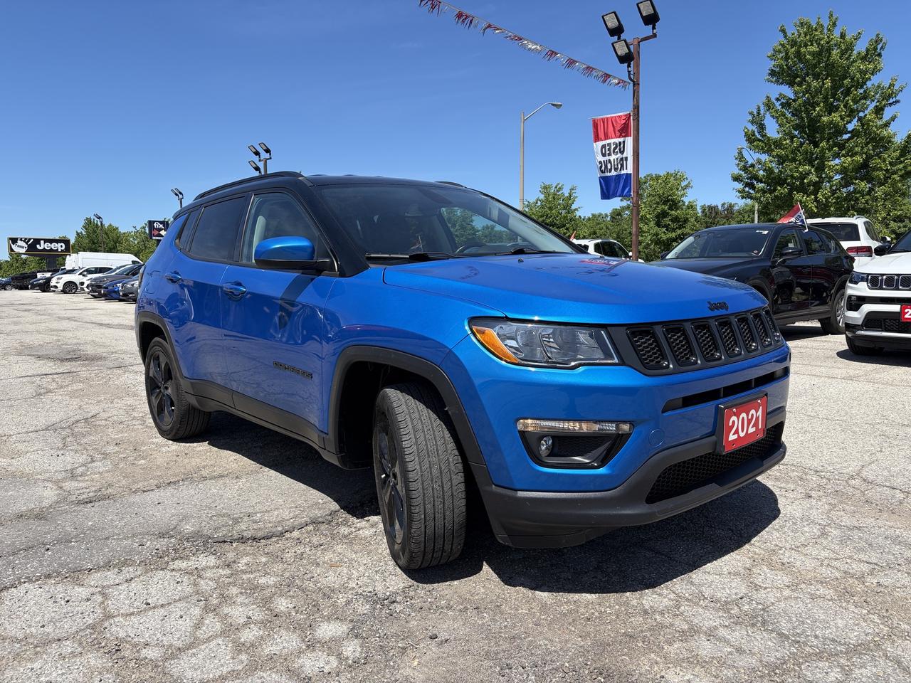 2021 Jeep Compass Altitude 4x4 w/Power Liftgate, NAV, Leather Photo2