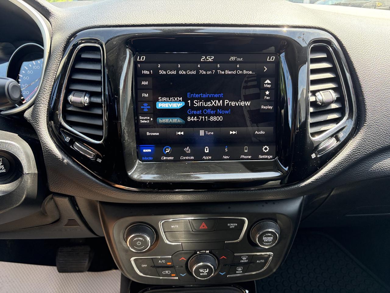 2021 Jeep Compass Altitude 4x4 w/Power Liftgate, NAV, Leather Photo