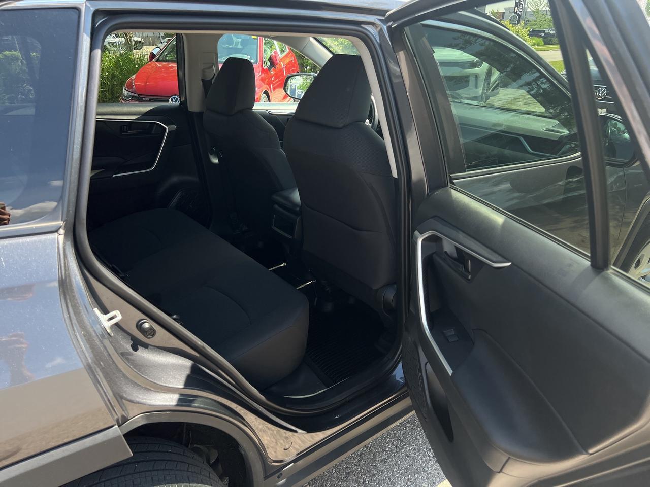 2019 Toyota RAV4 AWD LE Photo