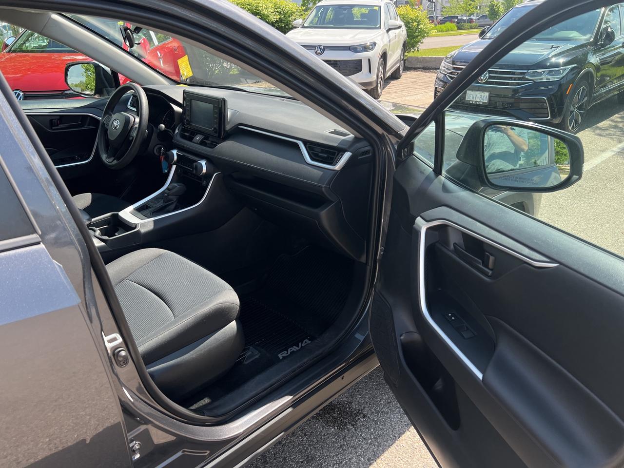 2019 Toyota RAV4 AWD LE Photo