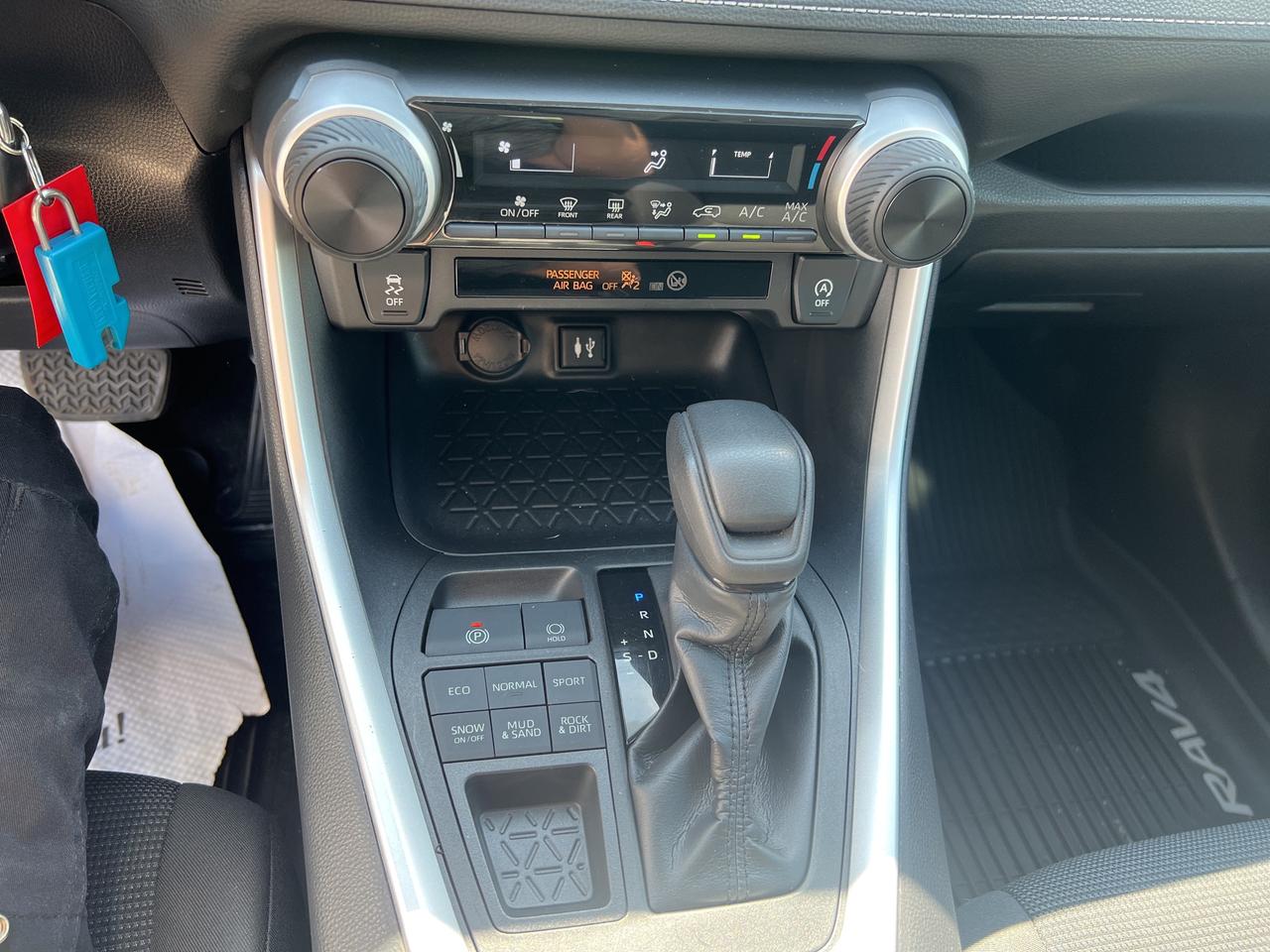 2019 Toyota RAV4 AWD LE Photo