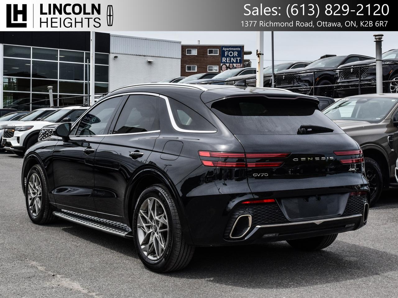 2023 Genesis GV70  Photo3