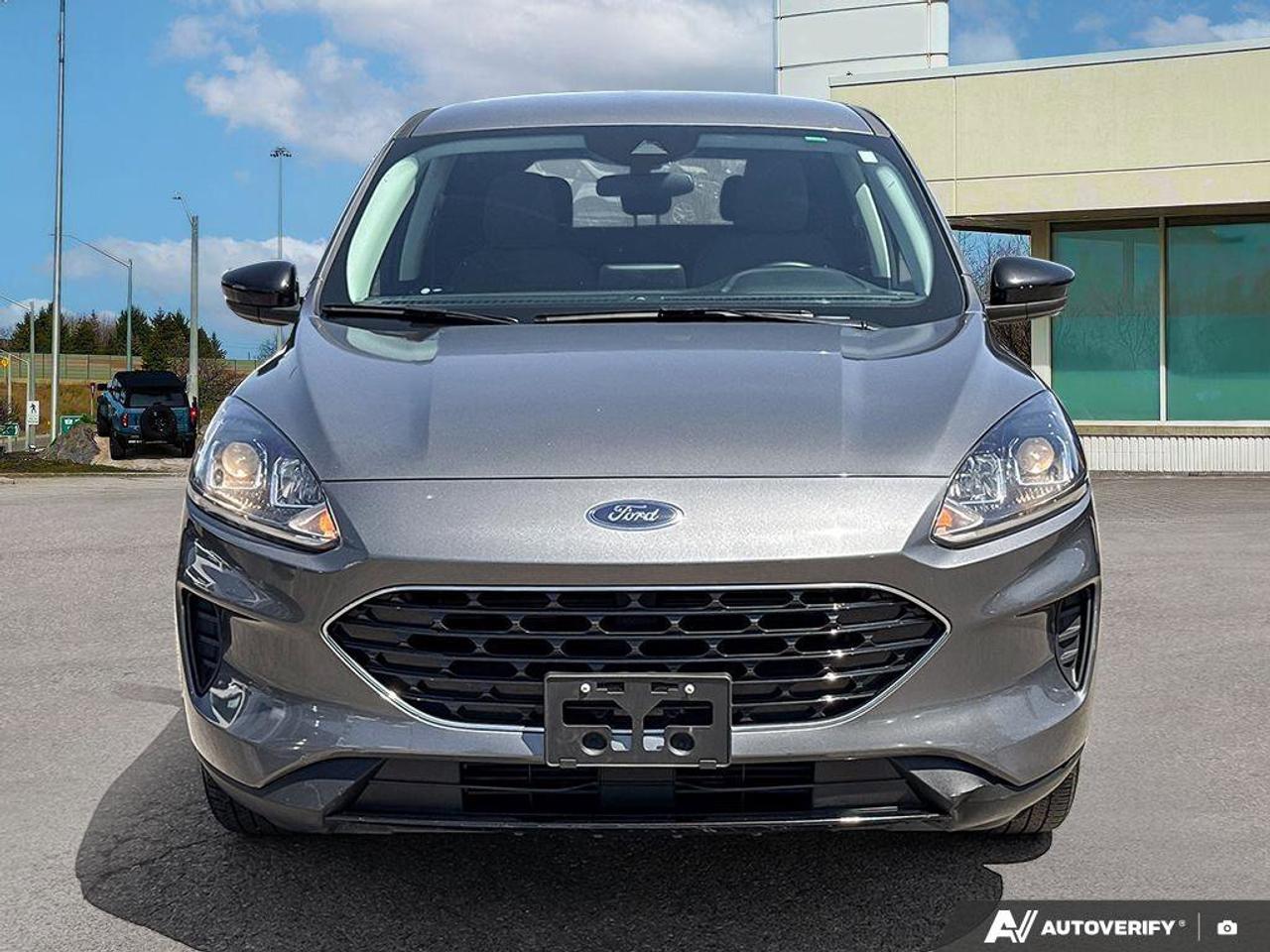 2022 Ford Escape SE   200A   COLD WEATHER PACKAGE   SE SPORT Photo2