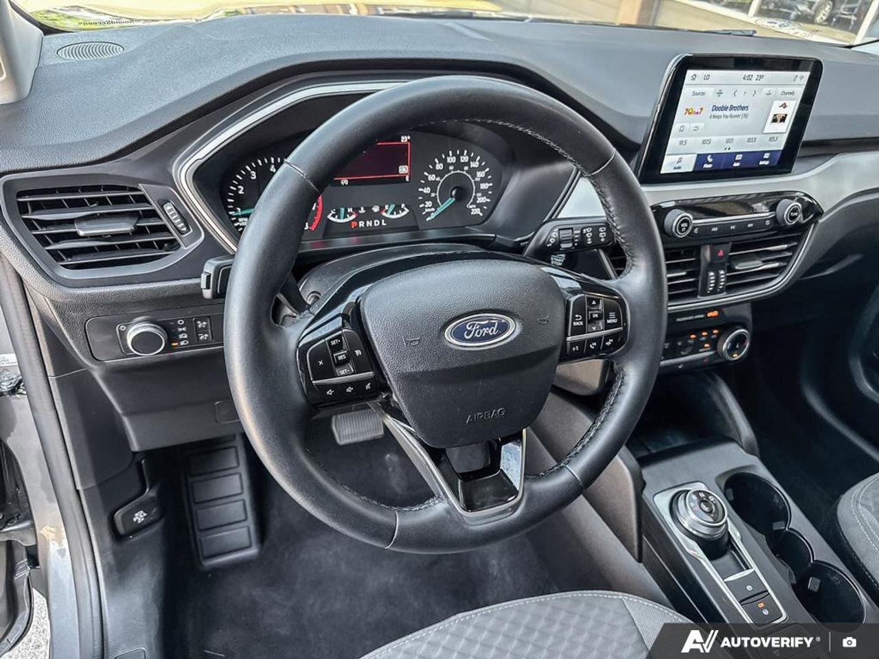 2022 Ford Escape SE   200A   COLD WEATHER PACKAGE   SE SPORT Photo