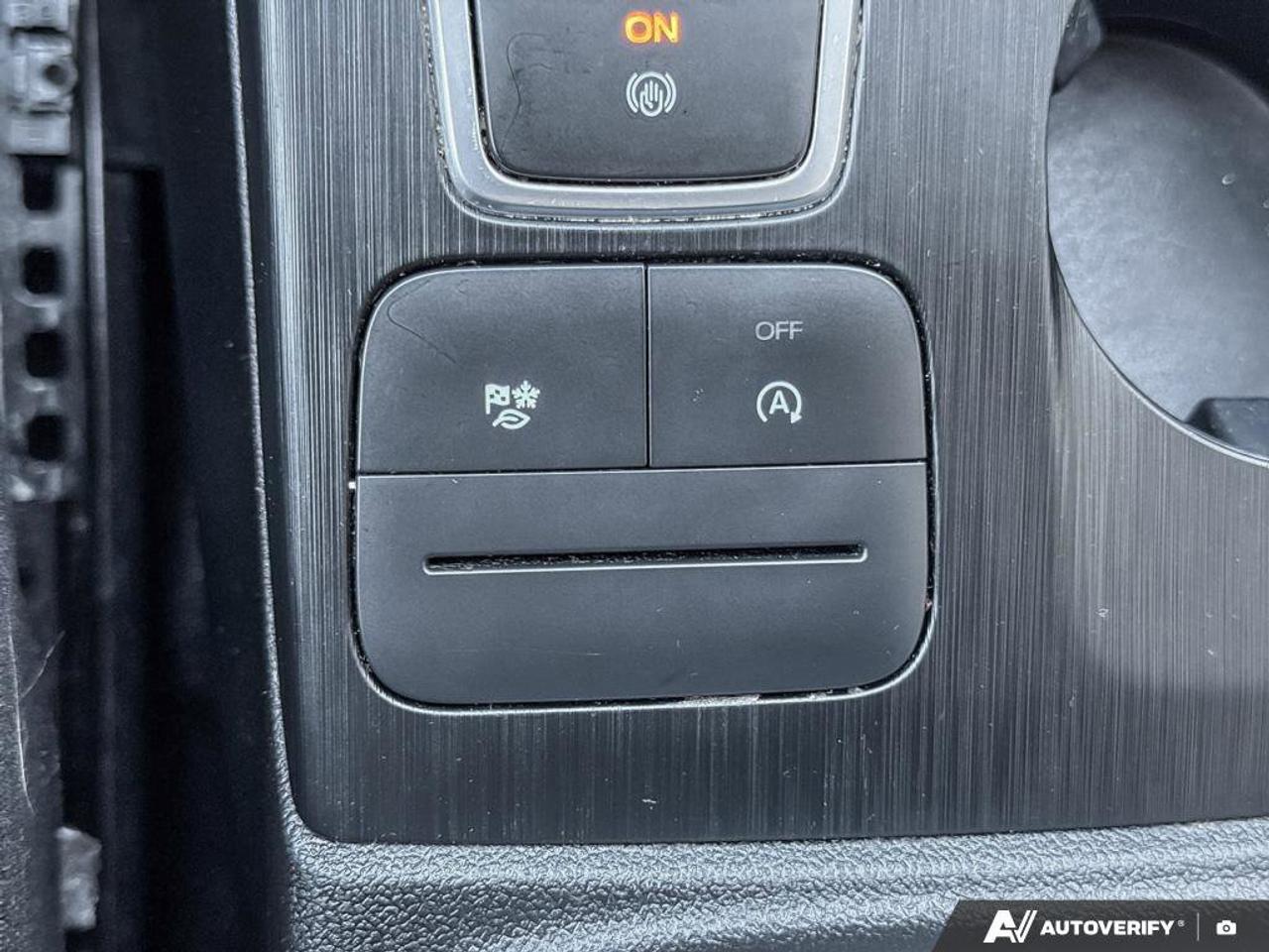 2022 Ford Escape SE   200A   COLD WEATHER PACKAGE   SE SPORT Photo