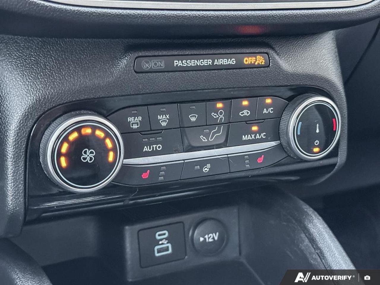2022 Ford Escape SE   200A   COLD WEATHER PACKAGE   SE SPORT Photo