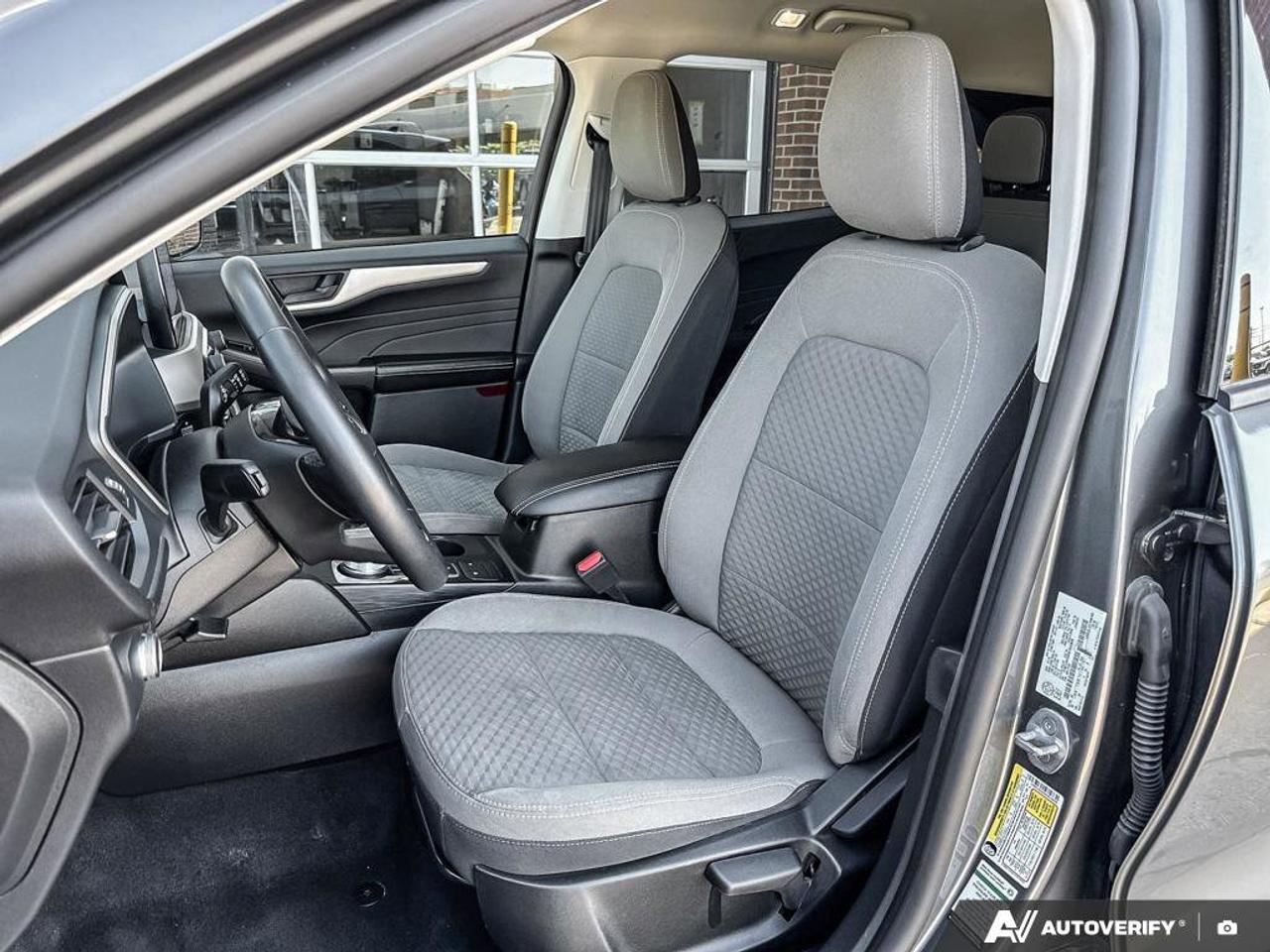 2022 Ford Escape SE   200A   COLD WEATHER PACKAGE   SE SPORT Photo