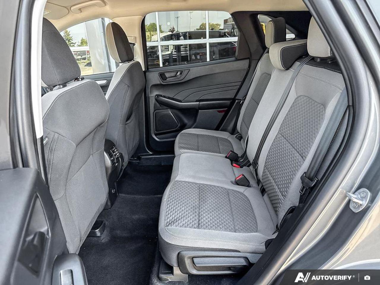 2022 Ford Escape SE   200A   COLD WEATHER PACKAGE   SE SPORT Photo