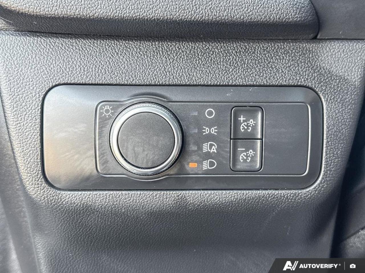 2022 Ford Escape SE   200A   COLD WEATHER PACKAGE   SE SPORT Photo