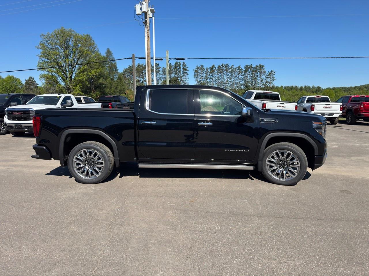 2026 GMC Sierra 1500 Crew Cab Short Box 4-Wheel Drive Denali Ultimate Photo3