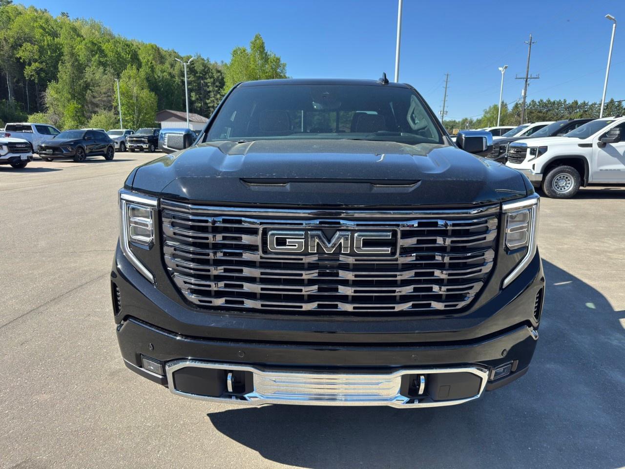 2026 GMC Sierra 1500 Crew Cab Short Box 4-Wheel Drive Denali Ultimate Photo