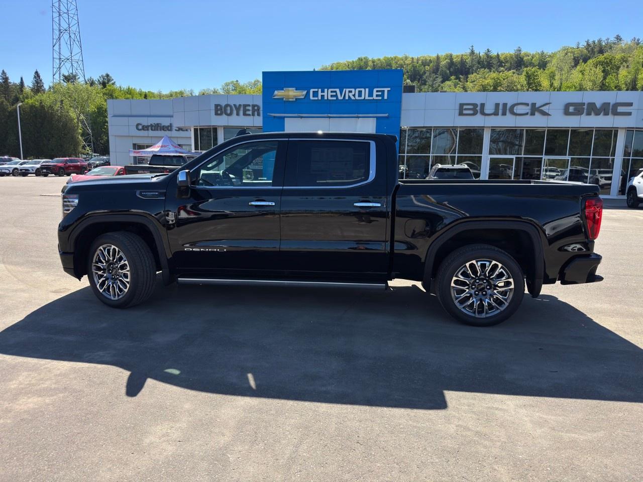 2026 GMC Sierra 1500 Crew Cab Short Box 4-Wheel Drive Denali Ultimate Photo