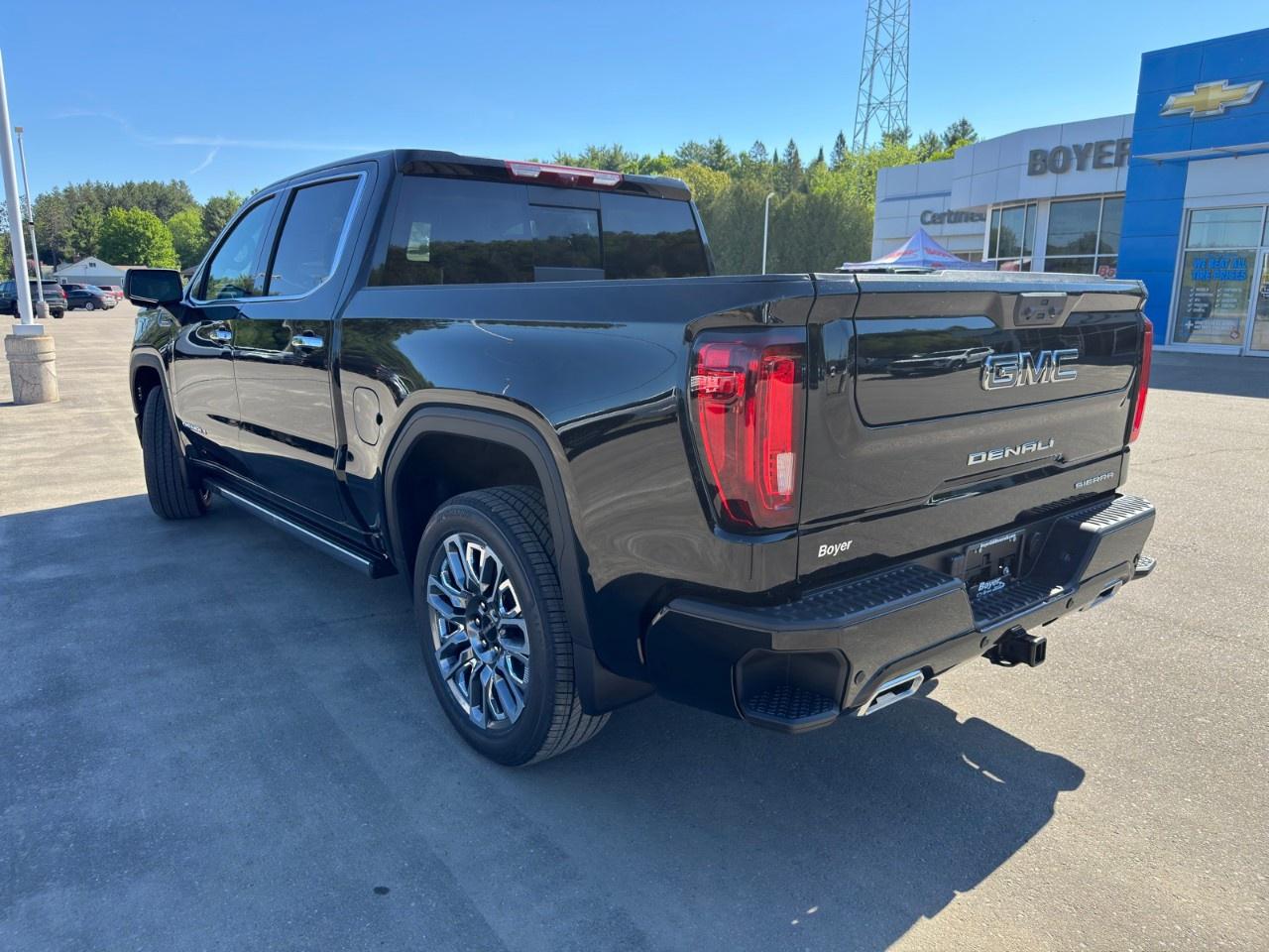 2026 GMC Sierra 1500 Crew Cab Short Box 4-Wheel Drive Denali Ultimate Photo