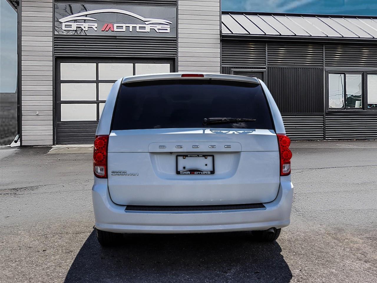 2016 Dodge Grand Caravan SE/SXT Passenger Van Photo