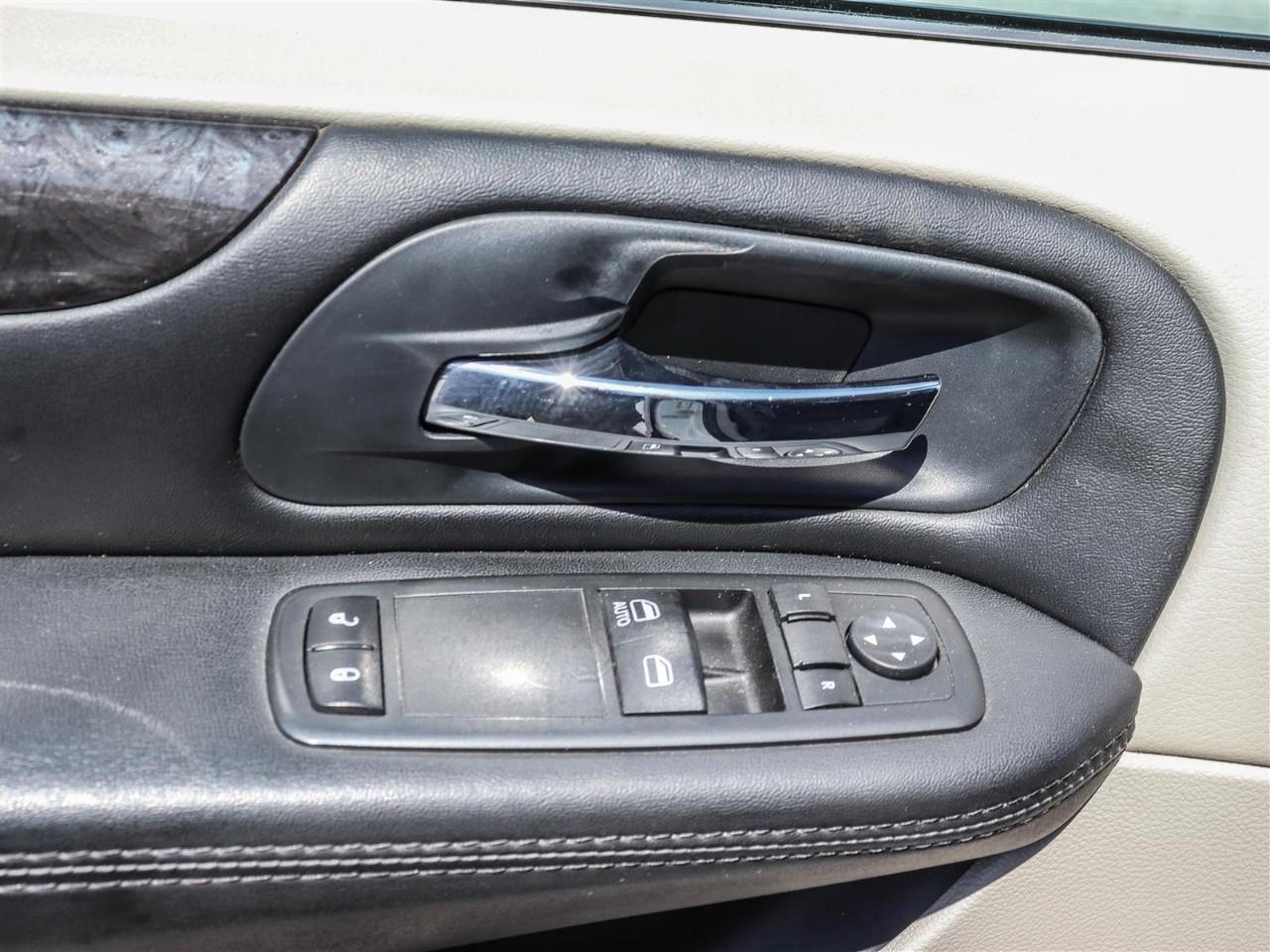 2016 Dodge Grand Caravan SE/SXT Passenger Van Photo