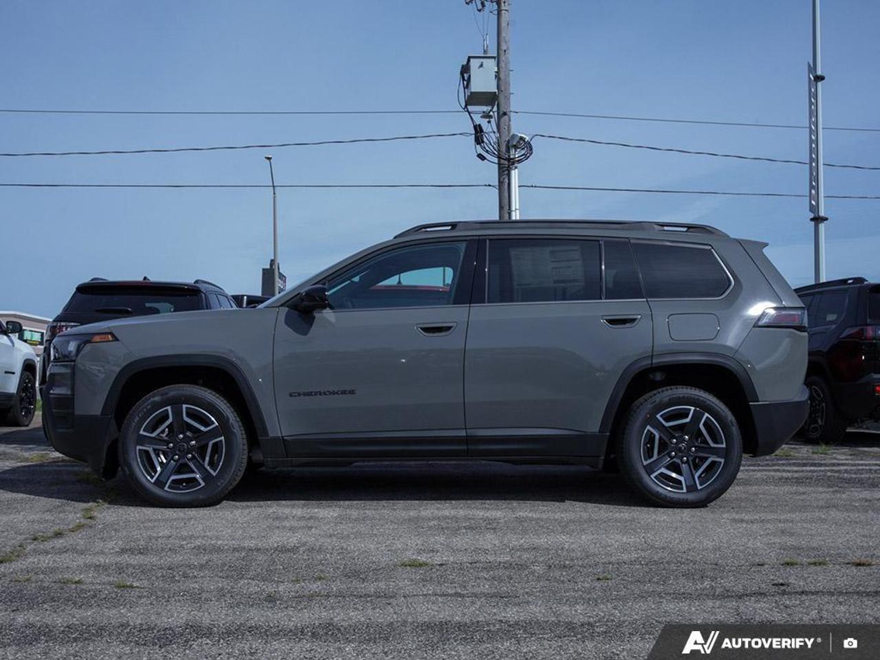 2026 Jeep Cherokee Laredo/Limited 4dr 4x4 Photo2