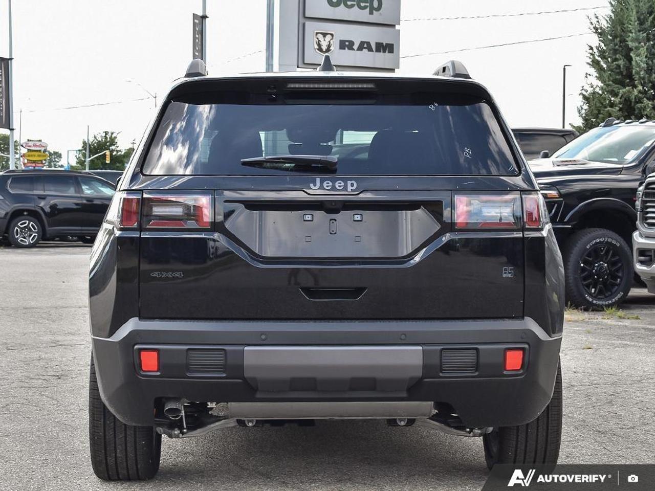 2026 Jeep Cherokee Laredo/Limited 4dr 4x4 Photo
