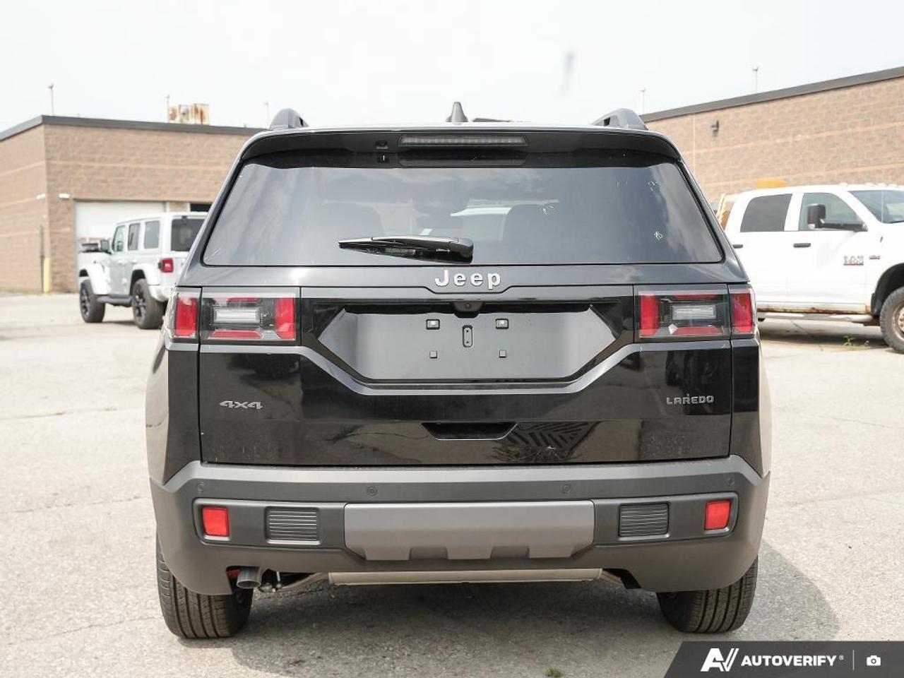 2026 Jeep Cherokee Laredo/Limited 4dr 4x4 Photo4