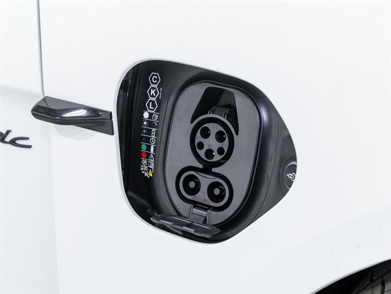 2025 Porsche Taycan  Photo