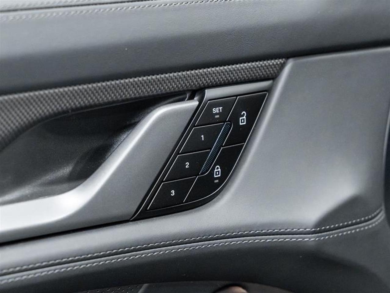 2025 Porsche Taycan  Photo