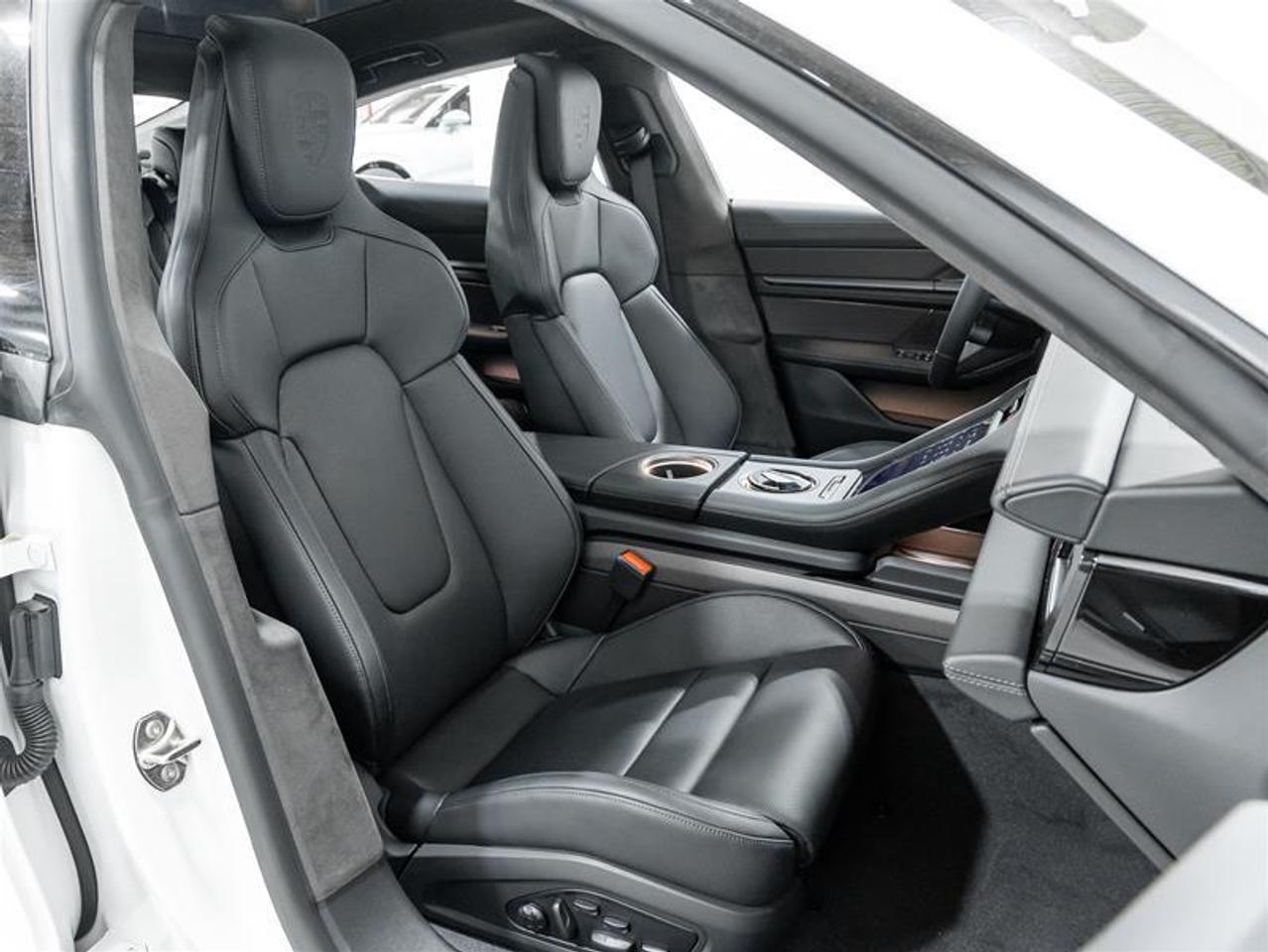 2025 Porsche Taycan  Photo