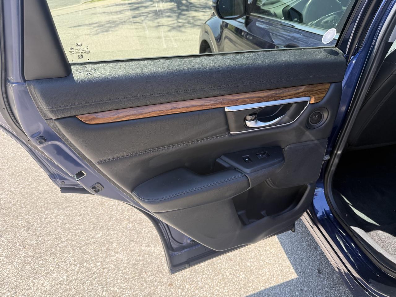2019 Honda CR-V Touring l AWD l 1.5L l 4Cyl l Auto l Eco Vehicle Photo