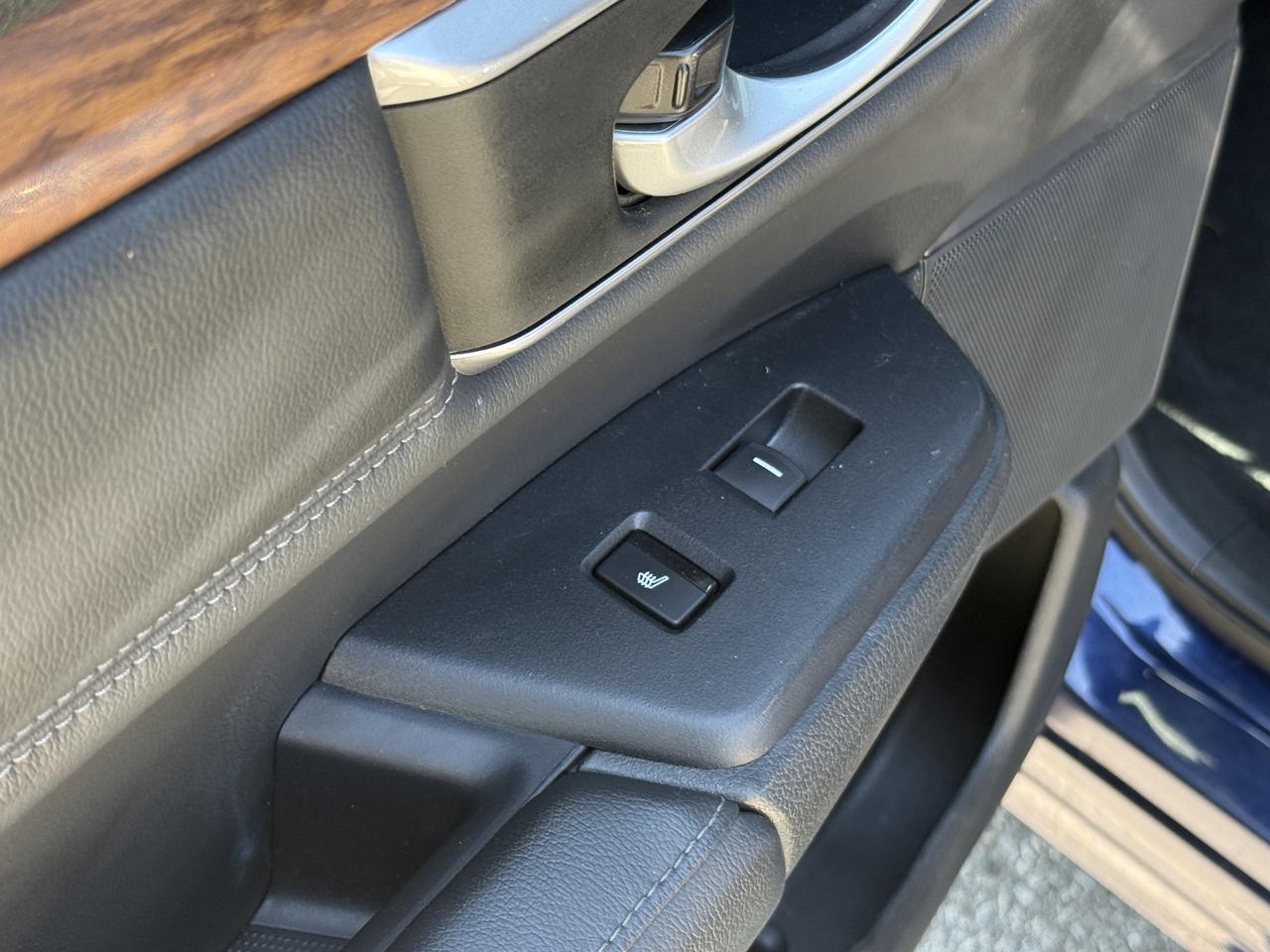 2019 Honda CR-V Touring l AWD l 1.5L l 4Cyl l Auto l Eco Vehicle Photo