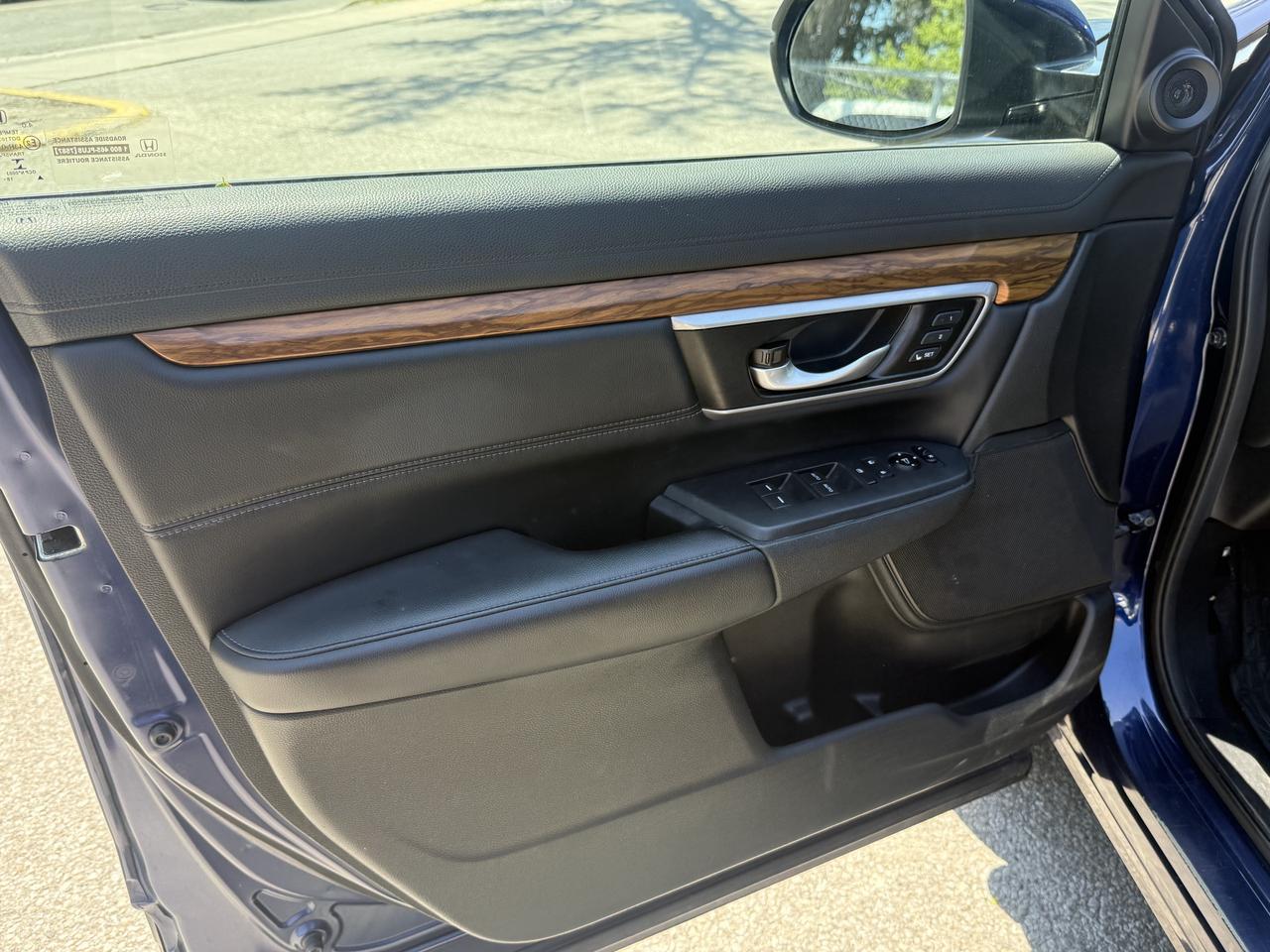 2019 Honda CR-V Touring l AWD l 1.5L l 4Cyl l Auto l Eco Vehicle Photo