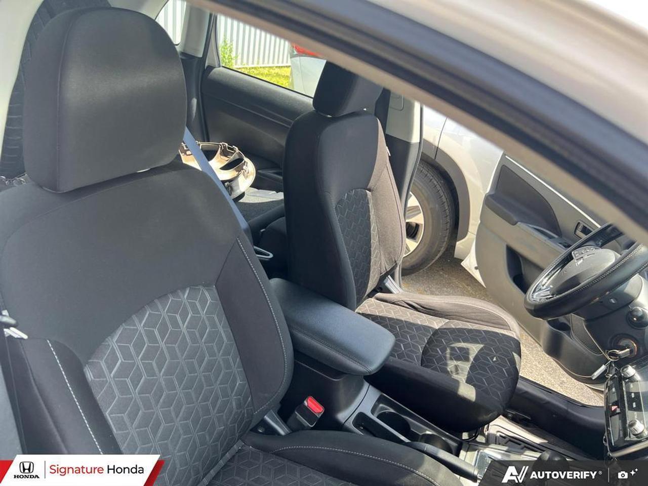 2020 Mitsubishi RVR ES Photo