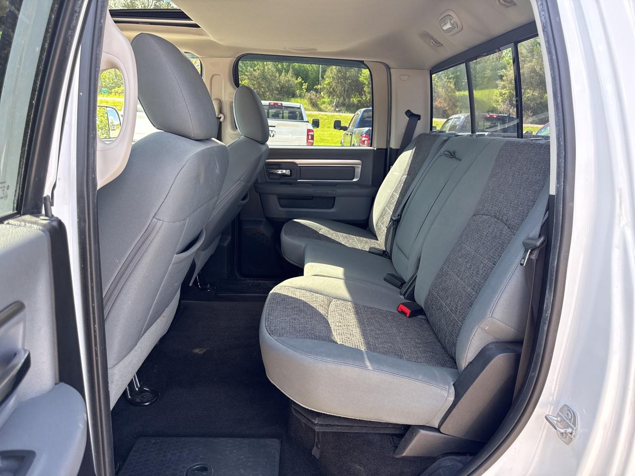 2016 RAM 1500 Big Horn - tow pkg - sunroof Photo