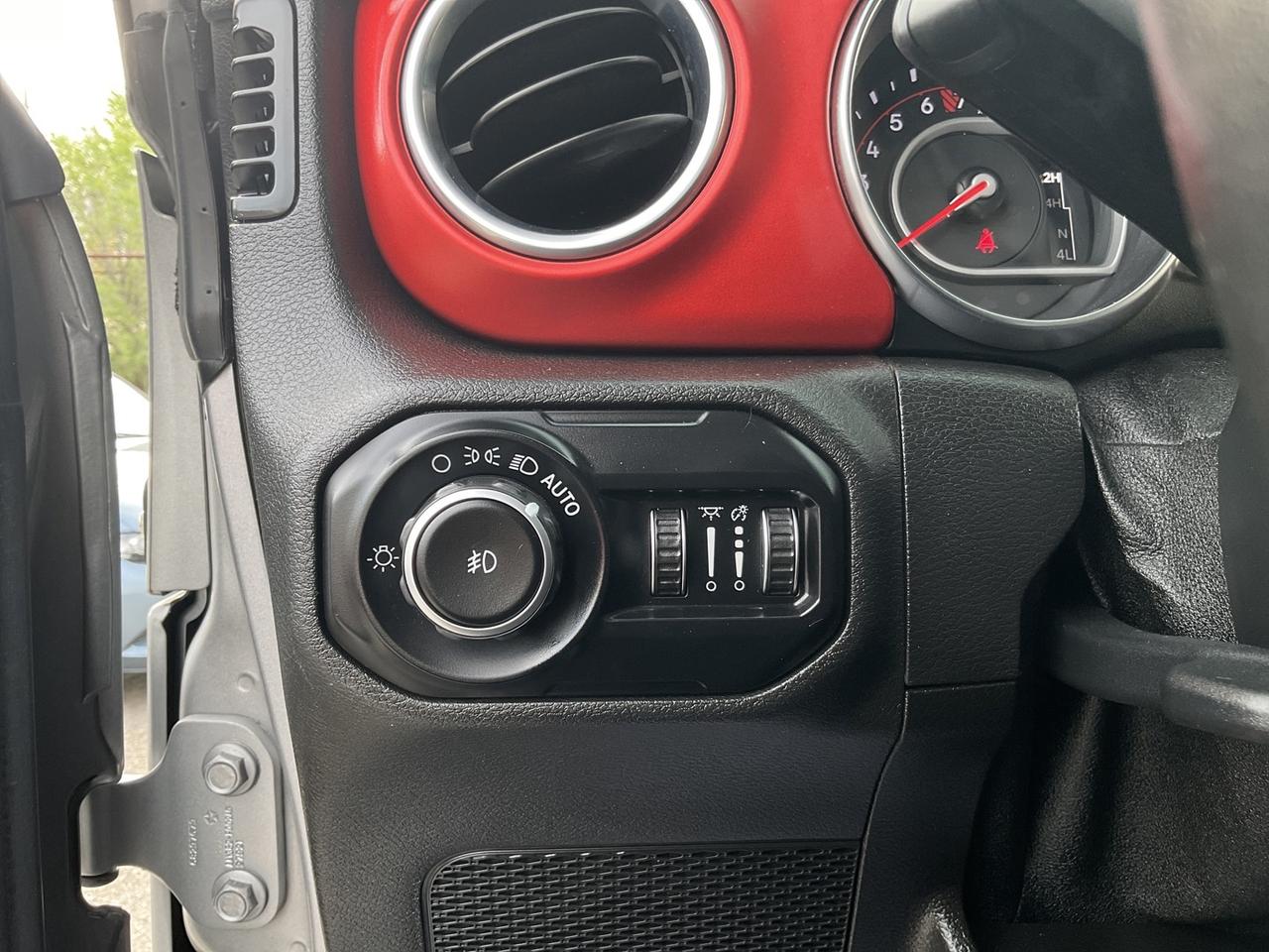 2018 Jeep WRANGLER UNLIMITED Rubicon - LEATHER! NAV! BACK-UP CAM! BSM! Photo