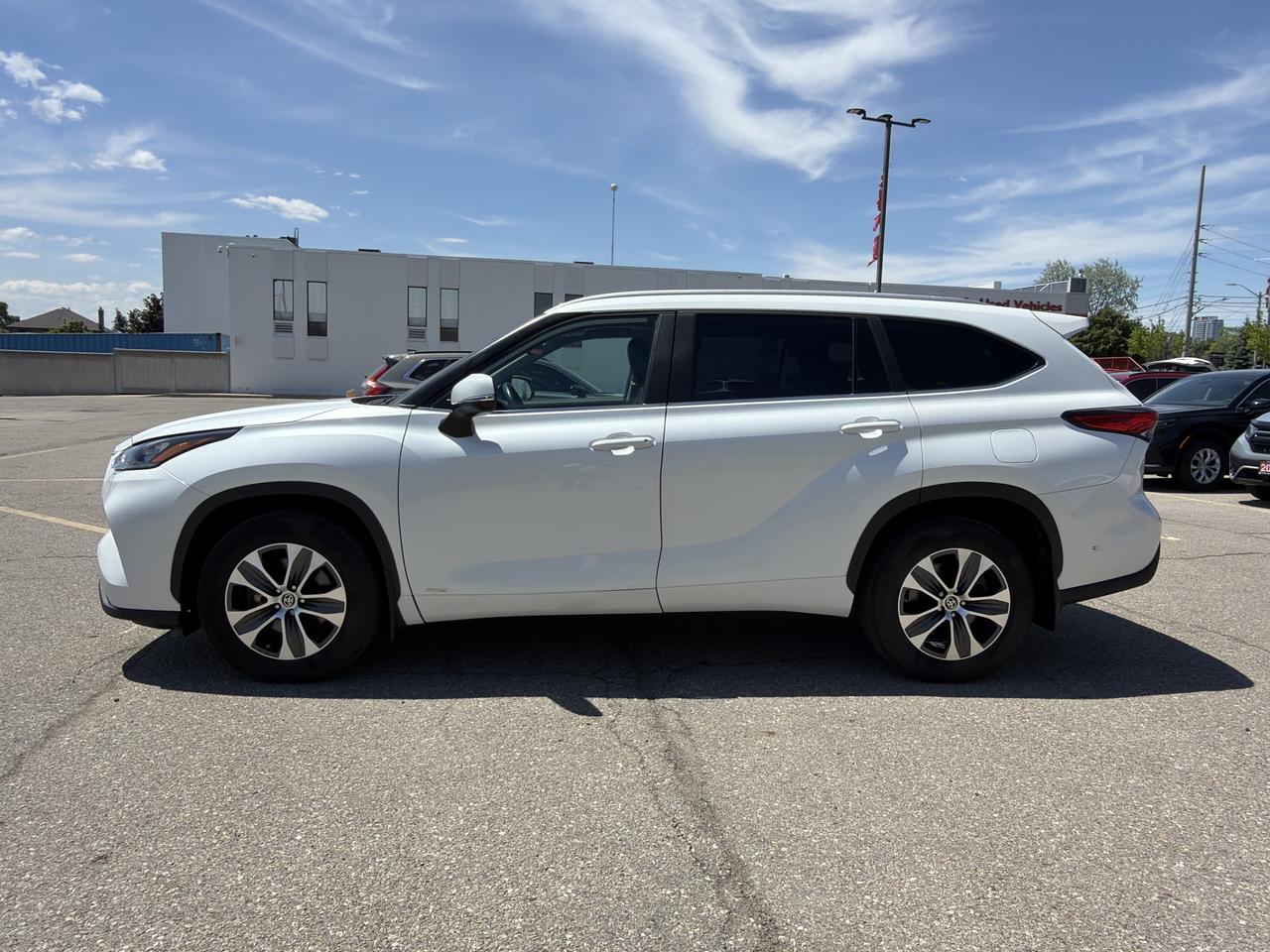 2023 Toyota Highlander XLE Photo