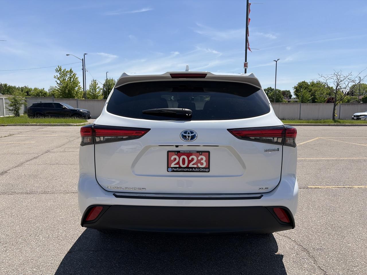 2023 Toyota Highlander XLE Photo3